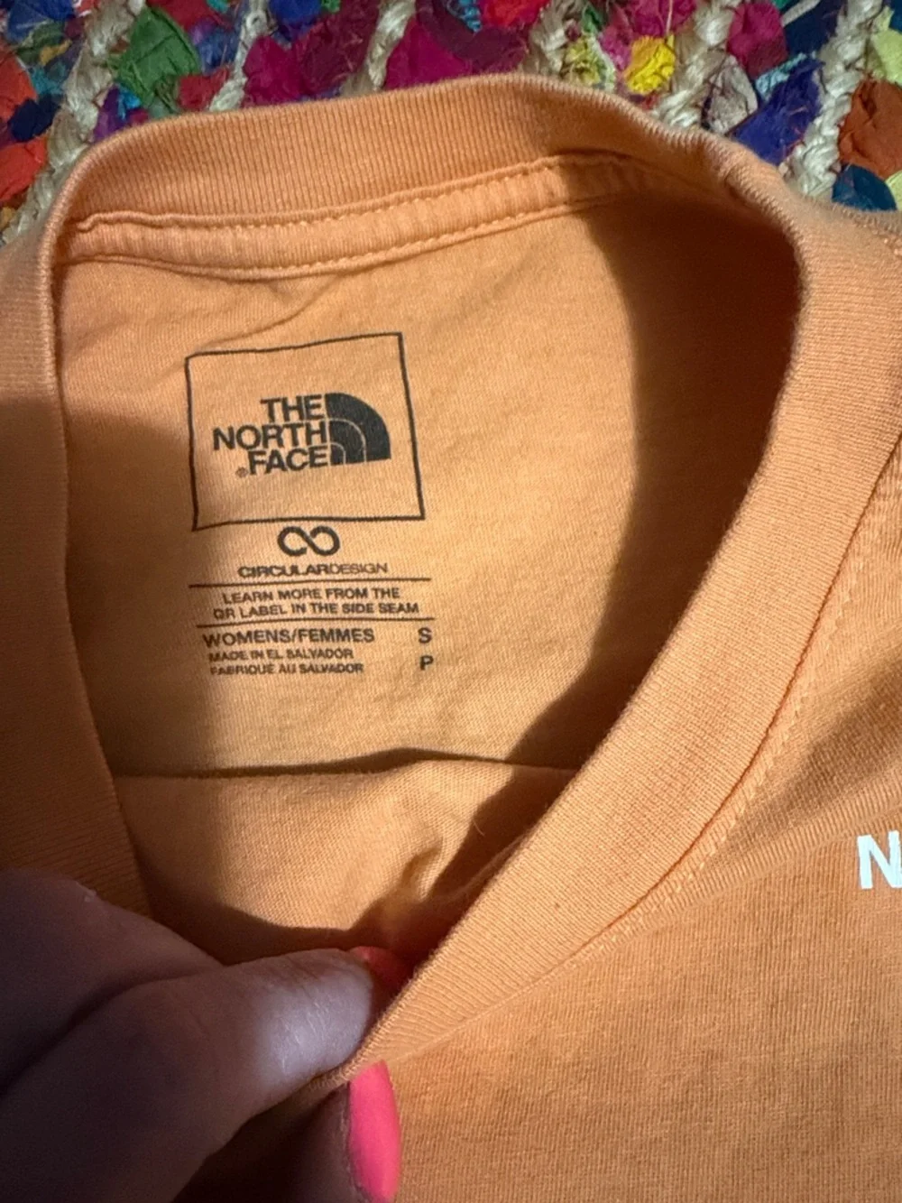 The North Face crop top Short Sleeve Logo Tee - Picture 3 of 5